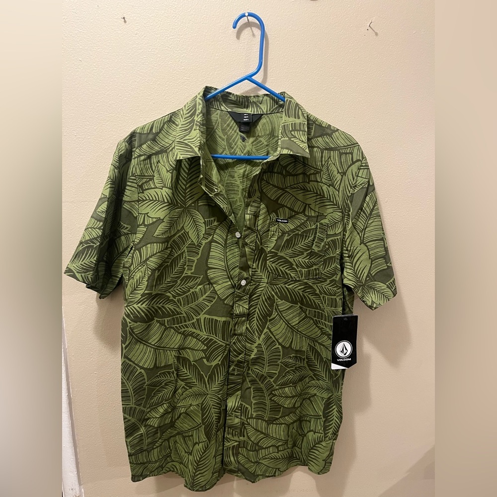 Men’s Green leaf pattern brand new Volcom t-shirt
